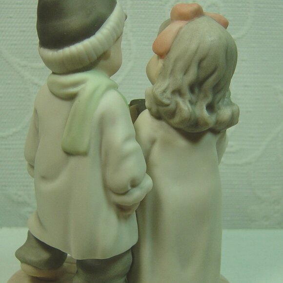 Kim Anderson Pretty as a Picture figurine-"Love is the Greatest Gift of All" - Picture 3 of 6